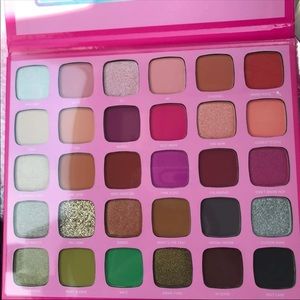 SOLD Jeffree star palette
